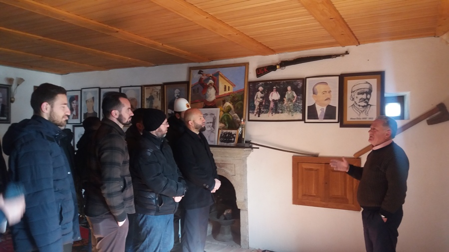 Delegacioni i FJALËS vizituan Kullën e Ahmet Delisë