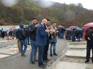 Kryetari i Partisë FJALA Dr.Gëzim Kelmendi vizitoi varrezat e dëshmorëve në Koshare