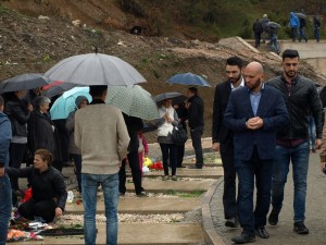 Kryetari i Partisë FJALA Dr.Gëzim Kelmendi vizitoi varrezat e dëshmorëve në Koshare
