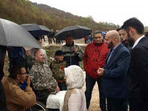 Kryetari i Partisë FJALA Dr.Gëzim Kelmendi vizitoi varrezat e dëshmorëve në Koshare