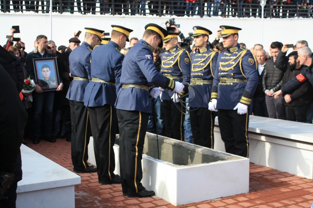 Partia FJALA morri pjesë në rivarrimin e heroit kombëtar Zahir Pajaziti