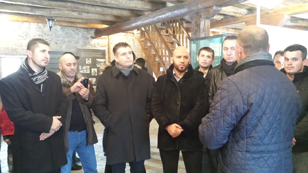 Partia FJALA vizitë në Kullën e Isa Boletinit për 28 Nëntor
