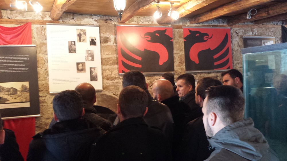 Partia FJALA vizitë në Kullën e Isa Boletinit për 28 Nëntor