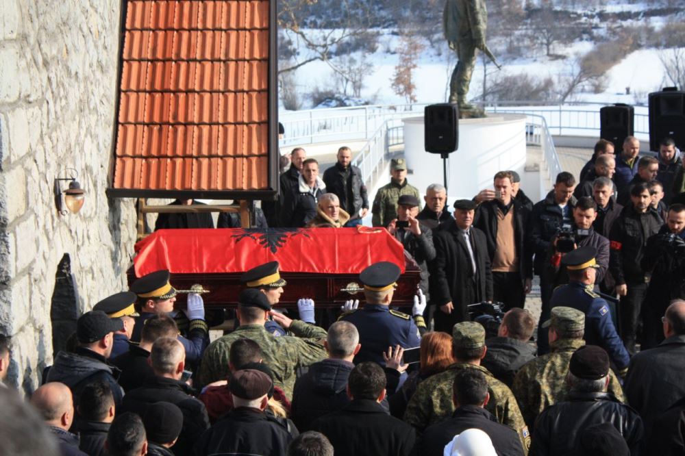 Partia FJALA morri pjesë në rivarrimin e heroit kombëtar Zahir Pajaziti
