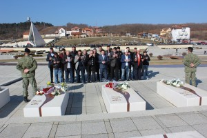 FJALA viziton kompleksin memorial “Adem Jashari” për 10 vjetorin e Pavarësisë së Kosovës(28.11 (2)