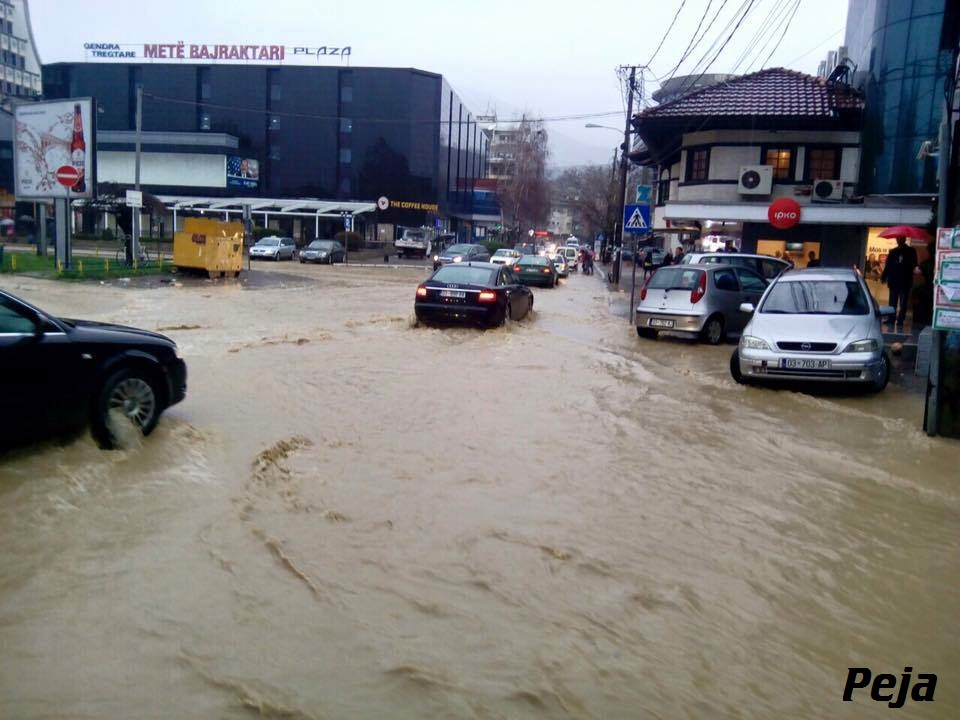 Partia FJALA e brengosur për gjendjën në qytetin e Pejës dhe qytetëve të tjera të Kosovës shkaku i reshjëve të mëdha të shiut