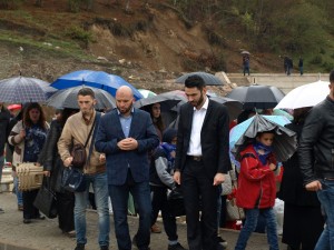 Kryetari i Partisë FJALA Dr.Gëzim Kelmendi vizitoi varrezat e dëshmorëve në Koshare