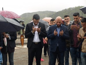 Kryetari i Partisë FJALA Dr.Gëzim Kelmendi vizitoi varrezat e dëshmorëve në Koshare
