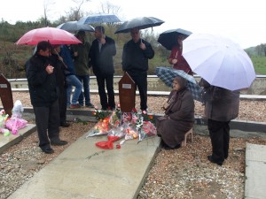 Kryetari i Partisë FJALA Dr.Gëzim Kelmendi vizitoi varrezat e dëshmorëve në Koshare