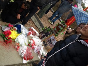 Kryetari i Partisë FJALA Dr.Gëzim Kelmendi vizitoi varrezat e dëshmorëve në Koshare