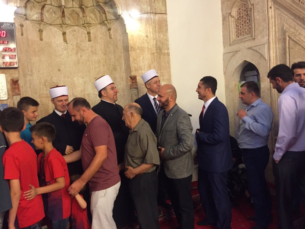 Partia FJALA uron Myftiun Tërnava për Fitër Bajram 2016