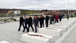 Delegacioni i Partisë FJALA bëri vizitë në Kullën e Familjes Jashari dhe në Kompleksin Memorial "Adem Jashari" në Prekaz