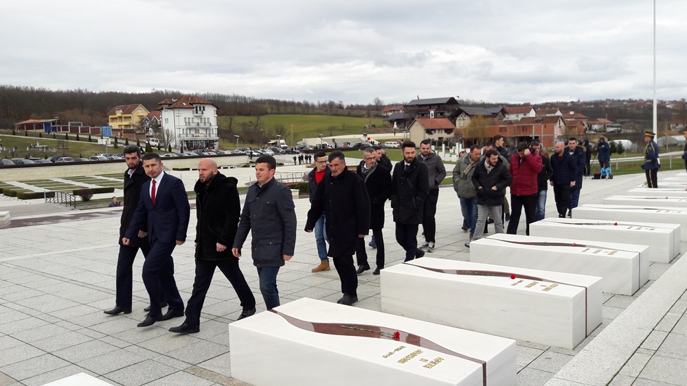 Delegacioni i Partisë FJALA bëri vizitë në Kullën e Familjes Jashari dhe në Kompleksin Memorial "Adem Jashari" në Prekaz