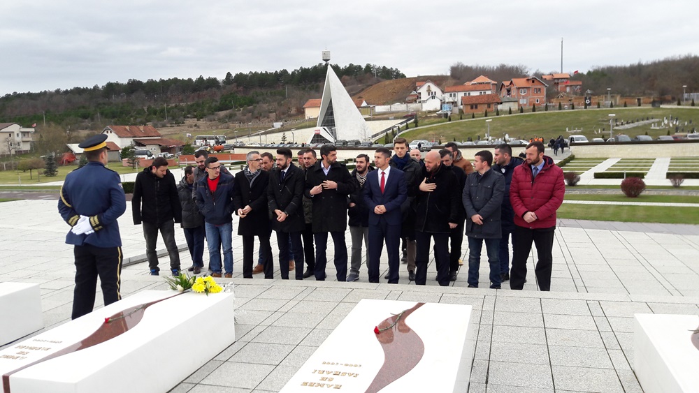 Delegacioni i Partisë FJALA bëri vizitë në Kullën e Familjes Jashari dhe në Kompleksin Memorial "Adem Jashari" në Prekaz