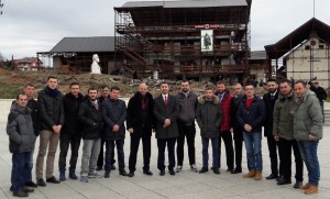 Delegacioni i Partisë FJALA bëri vizitë në Kullën e Familjes Jashari dhe në Kompleksin Memorial "Adem Jashari" në Prekaz