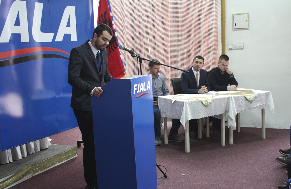 Maloku reagon ndaj kujdestarisë së Veliut në zyrat e LDK-së në Prishtinë