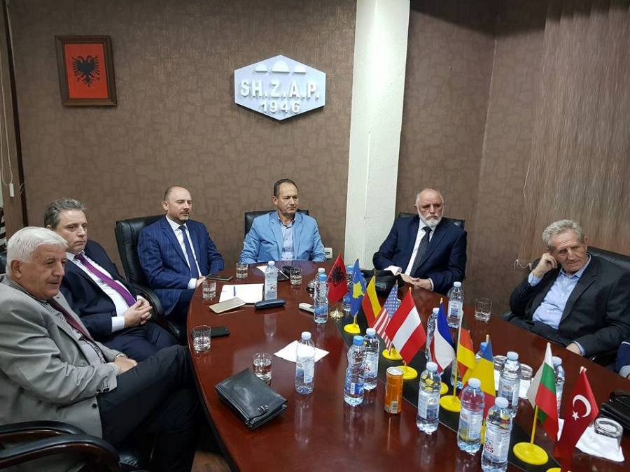 Prof.Nexhmedin Ramadani me kandidatët për asamble vizituan shoqatën e zejtarëve dhe afaristëve