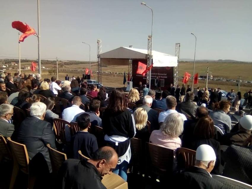 Asambleisti ynë Berat Dajaku merr pjesë në inaugurimin e kompleksit memorial në Marinë