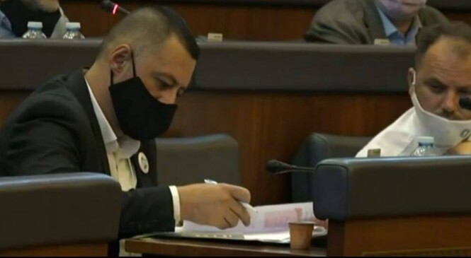 Duraku: Nuk sakrifikohet infermieri për ta mbajtur pozitën