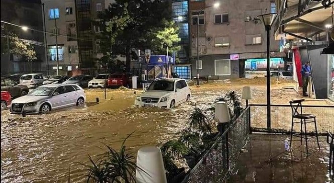 Kelmendi: Tragjedia e ndodhur mbrëmë në Pejë si pasojë e vërshimeve nga rreshjet e shiut, na ka prekur të gjithëve