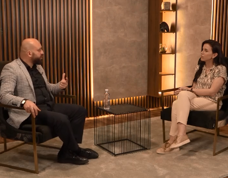 Insajderi itervista – Kodi Civil na mbytë| Po bartin sëmundje| E zhdukin popullin e Kosovës – Gëzim Kelmendi kundër projektligjit që e lejon bashkjetesën mes dy gjinive