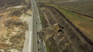 Rreshqitje-dheu-ne-autostraden-Ibrahim-Rugova-foto-Denis-Sllovinja-KALLXOcom-1-1024x575