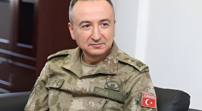 Dr.Gëzim Kelmendi falënderon gjeneralin turk të KFOR-it Özcan ULUTAŞ, për hapjen  e “Urës së Ibrit në Mitrovicë”